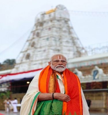 प्रधानमंत्री नरेंद्र मोदी ने तिरुमाला मंदिर में पूजा-अर्चना की.....