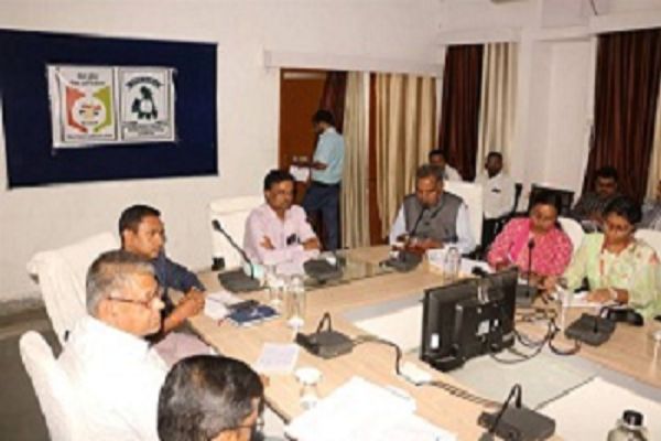 कलेक्टर ने गेहूं खरीदी तथा चना, मसूर, सरसों की खरीदी एवं परिवहन की समीक्षा की