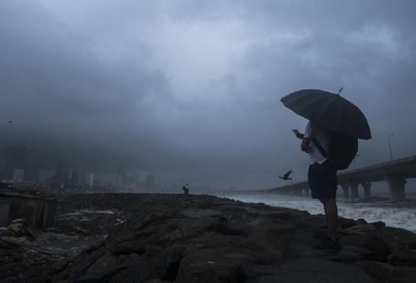 गर्मी के सितम के बीच कहां अटक गया मानसून? इस महीने 20% कम हुई बारिश