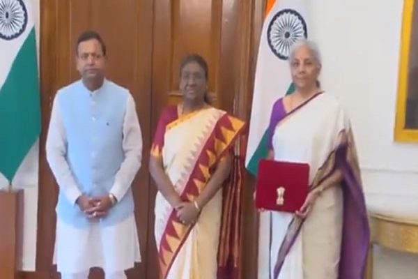  वित्त मंत्री निर्मला सीतारमण ने मोदी सरकार के तीसरे कार्यकाल का पहला आम बजट पेश 