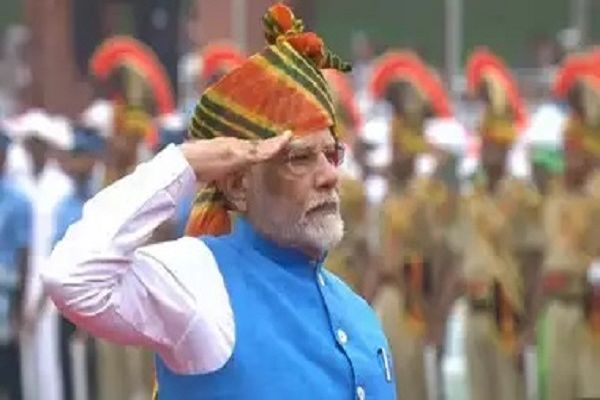 मोदी ने लगातार 11वीं बार लाल किले पर फहराया तिरंगा झंडा