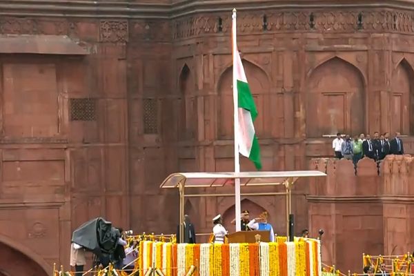 पीएम मोदी ने स्वतंत्रता दिवस पर 11वीं बार लालकिले की प्राचीर पर फहराया तिरंगा