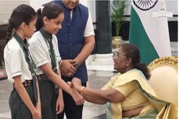  राष्ट्रपति ने देश भर के स्कूलों के बच्चों के साथ मनाया रक्षा बंधन