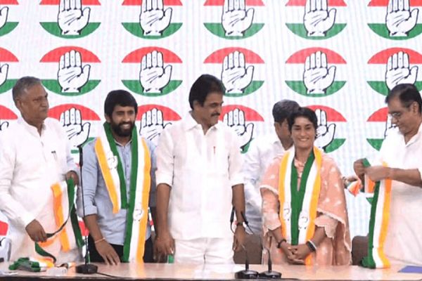  विनेश-बजरंग ने थामा कांग्रेस का दामन