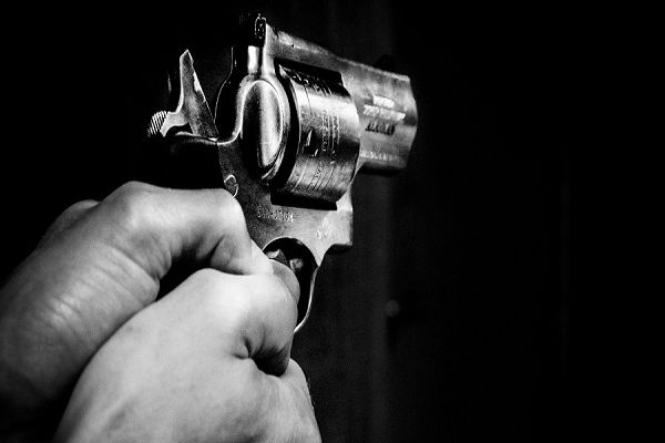 एक ही परिवार के 4 लोगों की गोली मारकर हत्या, मासूम बच्चों को भी नहीं बख्शा...