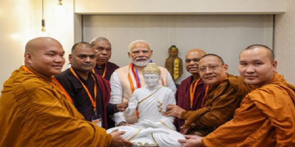 बौद्ध नेताओं ने पीएम मोदी से की मुलाकात, 'पाली' को शास्त्रीय भाषा का दर्जा दिए जाने के लिए जताया आभार