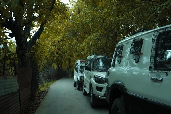 गुलमर्ग में आतंकियों ने सेना की गाड़ी को बनाया निशाना, हमले में 5 जवान घायल