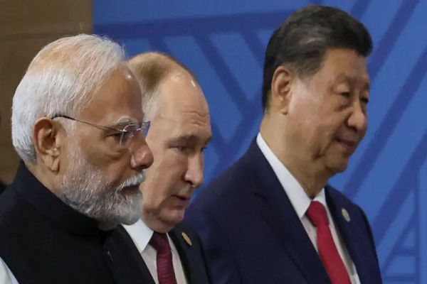 पीएम मोदी और शी जिनपिंग की मुलाक़ात के बाद चीन और भारत के बयानों में इतना फ़र्क़ क्यों?