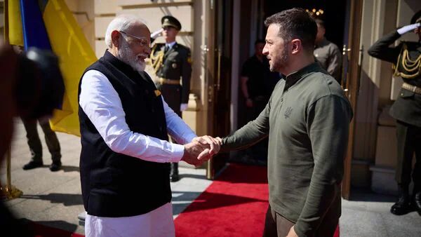 ढाई साल के युद्ध से जेलेंस्की को समझ आ गई दुनियादारी! भारत से उम्मीद की मजबूरी समझिए