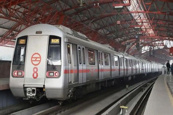 दिल्ली मेट्रो में ब्लू लाइन रूट पर केबल चोरी से सर्विस बाधित, कीर्ति नगर और मोती नगर के बीच थम गई रफ्तार