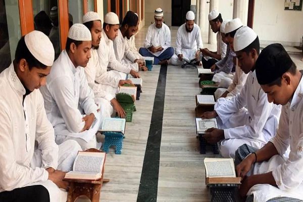 मदरसा शिक्षक सम्मेलन आज, अल्पसंख्यक मंत्री ओपी राजभर होंगे शामिल, मदरसों की समस्याओं पर होगी चर्चा