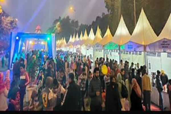  इंडिया गेट पर दिव्य कला मेला में पकवानों की बहार