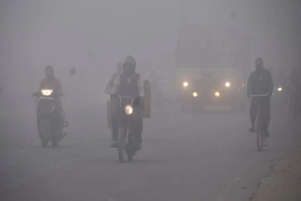 दिल्ली-NCR में कोहरे व शीतलहर के बीच बूंदाबांदी, IMD ने जारी किया अलर्ट