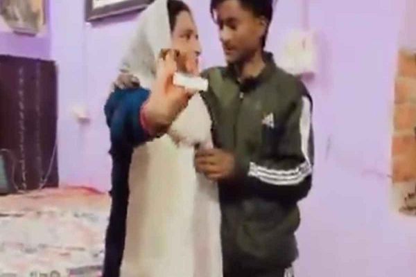 पांचवीं बार प्रेग्नेंट हुईं पाकिस्तानी भाभी सीमा हैदर: प्रेग्नेंसी किट सोशल मीडिया पर किया शेयर, सचिन से कहा- &lsquo;तुम फिर पापा बनने वाले हो&rsquo;