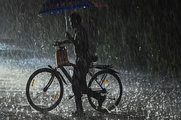 ओडिशा में 15 जिलों में येलो अलर्ट, सर्द मौसम और बारिश से जनजीवन प्रभावित