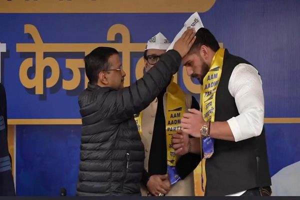 फिटनेस इन्फ्लुएंसर रोहित दलाल समेत 80 बॉडी बिल्डर AAP में हुए शामिल