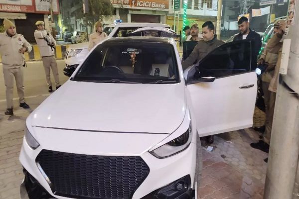 रात में सड़क पर उतरे SP सिटी मानुष पारीक, मच गई शराबियों में खलबली; ठेकेदार और पार्षद की गाड़ी जब्त