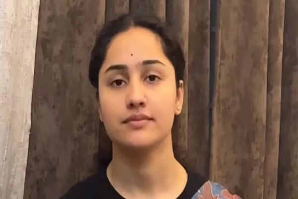 गांधी पर टिप्पणी करने पर मीनाक्षी सहरावत के खिलाफ मुकदमा दर्ज, राष्ट्रपिता की उपाधि पर उठाया था सवाल