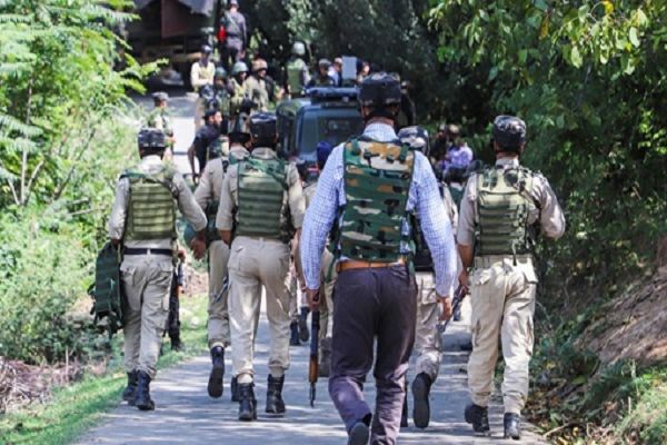 जम्मू-कश्मीर के डोडा में सुरक्षा बलों का तलाश अभियान जारी