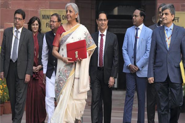 मिथिला पेंटिंग वाली साड़ी में दिखीं निर्मला सीतारमण