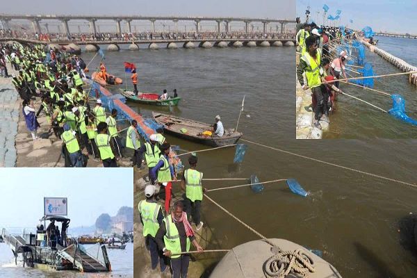 महाकुंभ में स्वच्छता का रिकॉर्ड : 300 स्वच्छता कर्मियों एक साथ की सफाई, नदियों और पर्यावरण के संरक्षण का दिया संदेश