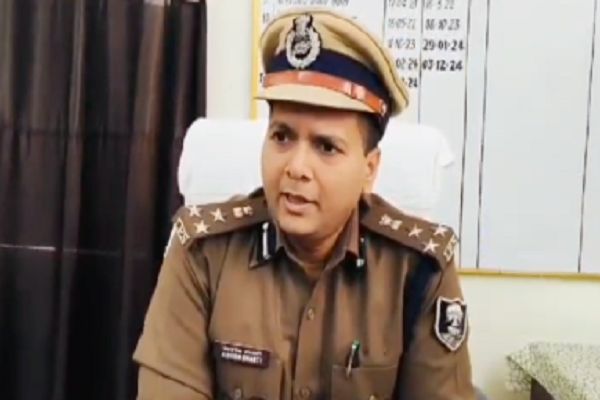 डीआईजी आशीष भारती ने मुफस्सिल थाना का किया औचक निरीक्षण, कई वरीय पदाधिकारी रहे मौजूद