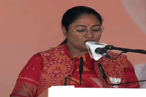 रेखा गुप्ता बनीं दिल्ली की नई सीएम, 6 मंत्रियों ने भी ली शपथ...