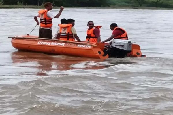 गोदावरी नदी में डूबने से पांच की मौत