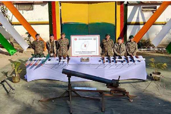 मणिपुर में जनता ने 87 हथियारों को किया सरेंडर