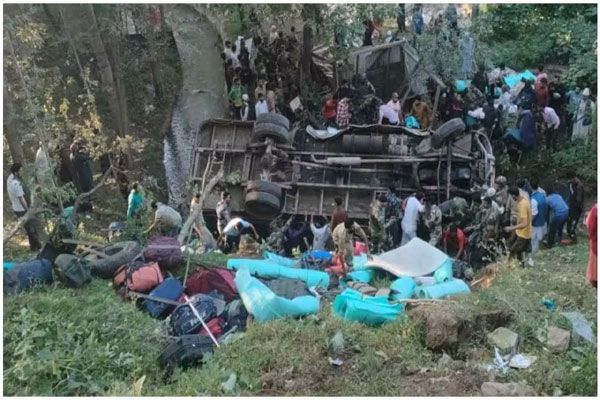 पाकिस्तानी सुरक्षा बल को ले जा रही बस में विस्फोट, पांच सैन्य अधिकारियों की मौत