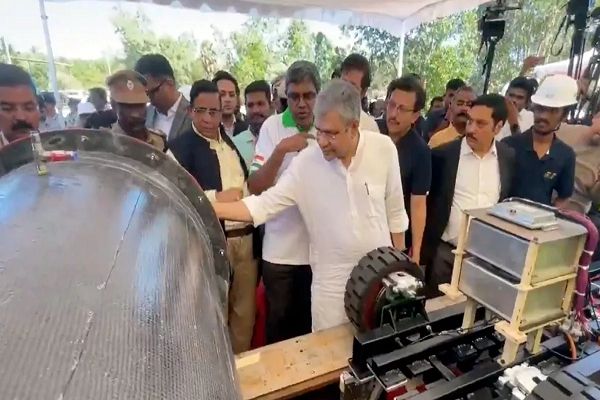 भारत में बन रही दुनिया की सबसे बड़ी हाइपरलूप ट्यूब, 1000 KM प्रति घंटे होगी रफ्तार; रेल मंत्री ने शेयर किया वीडियो