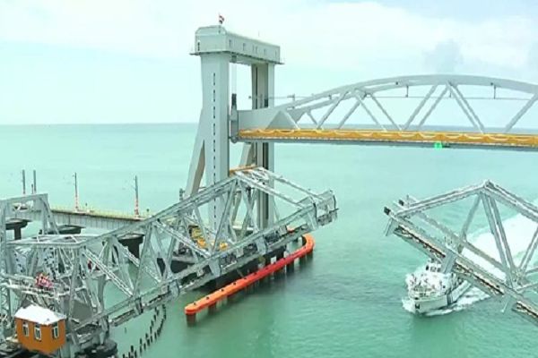 पीएम मोदी ने किया भारत के पहले वर्टिकल लिफ्ट समुद्री ब्रिज का उद्घाटन