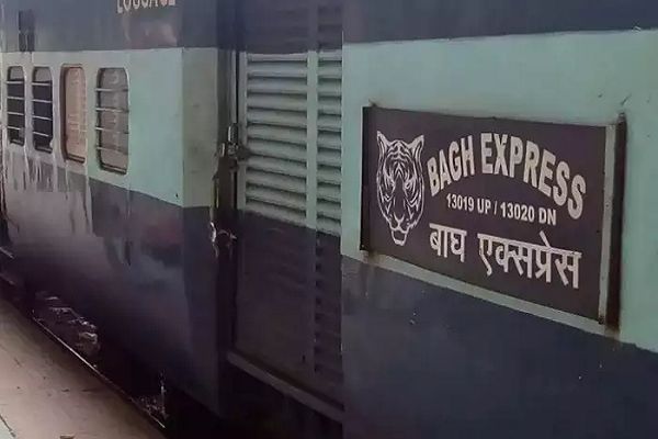 स्टेशन से खुली बाघ एक्सप्रेस ट्रेन, तभी यात्री की बंद हो गई आंखें; होश आया तो खुद को SKMCH में पाया; जानें