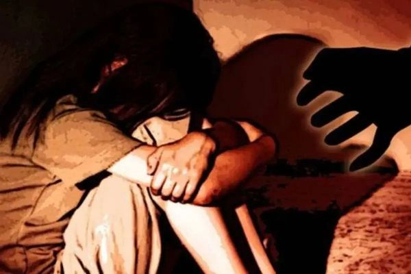 बरेली में मासूम बच्ची से दुष्कर्म, खेत में फेंककर भाग आरोपी, हालत गंभीर, मौके पर पहुंचे सीओ और फॉरेंसिक टीम