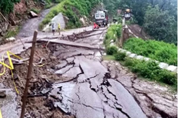 जम्मू-कश्मीर के कठुआ में बादल फटने से तबाही, सात की मौत