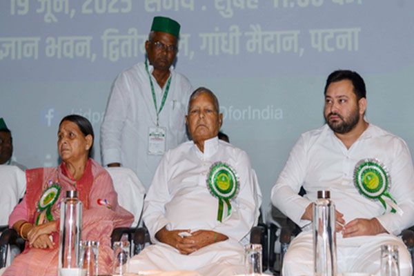 लालू, राबड़ी और तेजस्वी पर राउज एवेन्यू कोर्ट में भ्रष्टाचार के आरोप तय