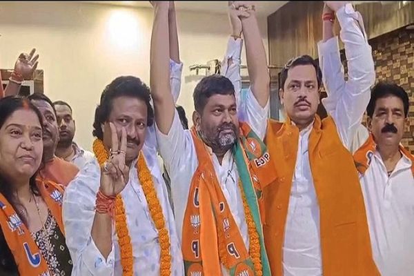 बिहार चुनाव: वोटिंग के एक दिन पहले जन सुराज का प्रत्याशी बीजेपी में शामिल