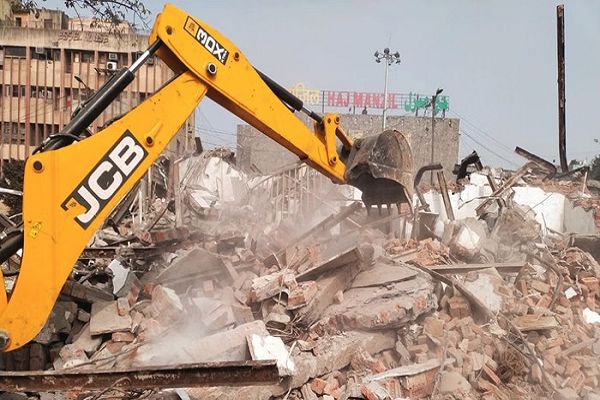 तुर्कमान गेट पर अतिक्रमण हटाने गई MCD टीम पर पथराव, 5 पुलिसकर्मी घायल