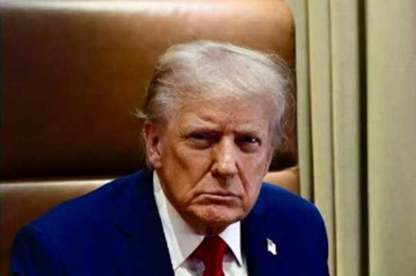 जब तक समझौता नहीं हो जाता, ईरानी बंदरगाहों से नहीं हटेगी नाकेबंदीः ट्रम्प