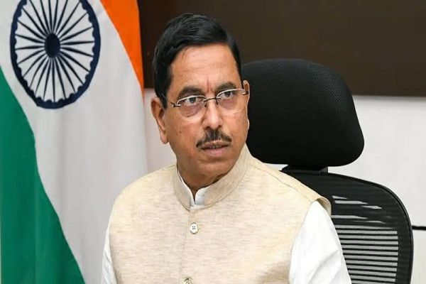 धर्मेंद्र प्रधान के बाद प्रह्लाद जोशी बने नए शिक्षा मंत्री