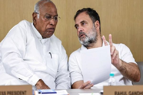 मानसून सत्र के आखिरी सप्ताह में होगा कुछ होगा बड़ा, कांग्रेस ने अपने सांसदों को जारी किया व्हिप