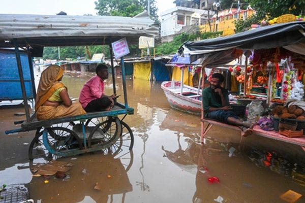 MP में भारी बारिश से हाहाकार: नदियां उफान पर, कई जिलों में स्कूल बंद