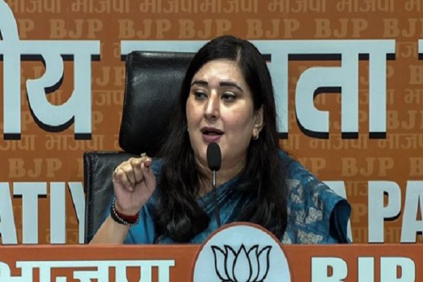 बांसुरी स्वराज का राहुल गांधी पर वार, बोलीं- 'पितृसत्ता खत्म' की बात सिर्फ पुणे तक क्यों?
