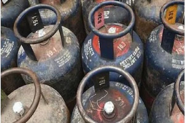 कमर्शियल LPG सिलेंडर 62.50 रुपए महंगा, ATF में भी 16 रुपए की बढ़ोतरी