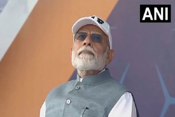 वाराणसी में भारतीय वायुसेना का एयर शो, पीएम मोदी ने नमो घाट पर देखा शानदार हवाई प्रदर्शन