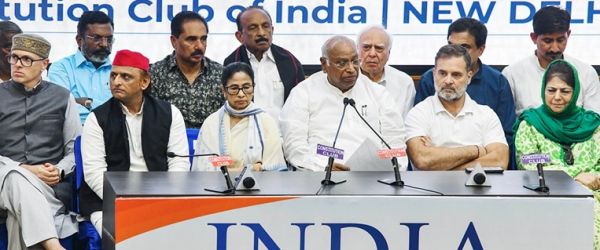 बारिश ने रोका कांग्रेस का 'सार्वजनिक महाभियोग', कल फिर होगा आयोजन