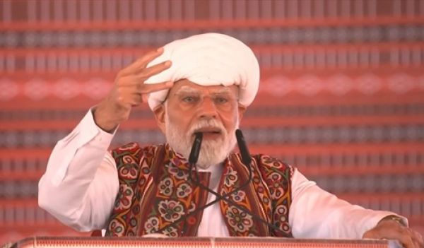 पीएम किसान सम्मान निधि जारी कर विपक्ष पर बरसे पीएम मोदी: संकट में फैलाई जा रही अफवाहें