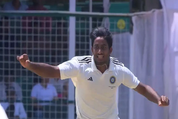 Duleep Trophy 2024: आकिब खान ने रजत पाटीदार के उखाड़े डंडे, रुतुराज गायकवाड़ को भी बनाया अपना शिकार