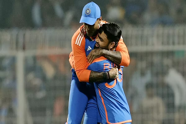 'अभी तो सिर्फ 'रोका' हुआ है चौका नहीं...', सुरेश रैना ने लिए रिंकू सिंह के मजे, कमेंट्री का वीडियो वायरल