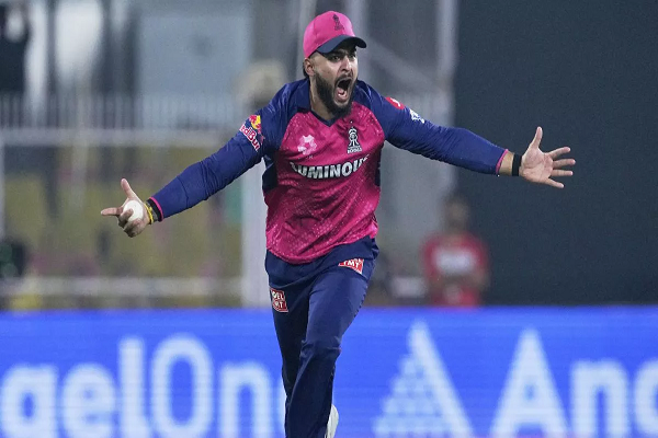 IPL 2025: CSK पर मिली जीत के बावजूद RR को लगा झटका, कप्तान Riyan Parag पर BCCI ने ठोका मोटा जुर्माना